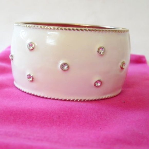 AMEDEO NYC Oval White Enamel Hinged Cuff Bangle Bracelet Size 7-1/2" - Picture 2 of 6
